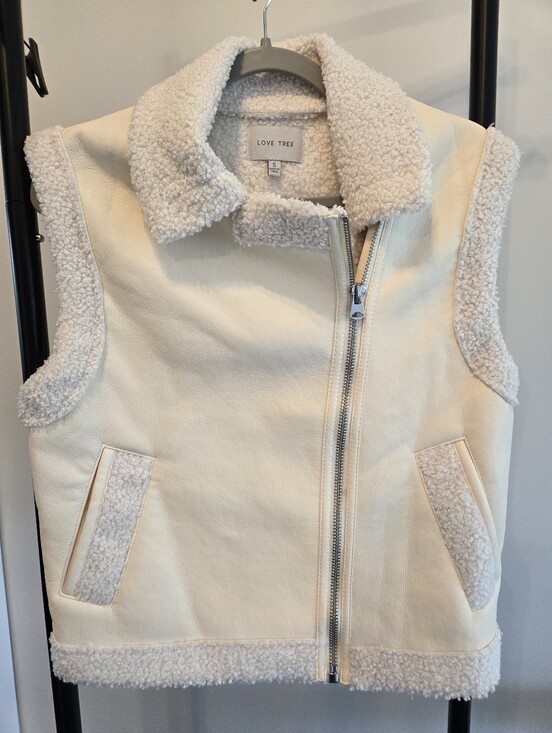 Love Tree Jackets & Blazers - Love Tree Cream white Faux Leather & Sherpa Zip Front Vest Size SMALL
